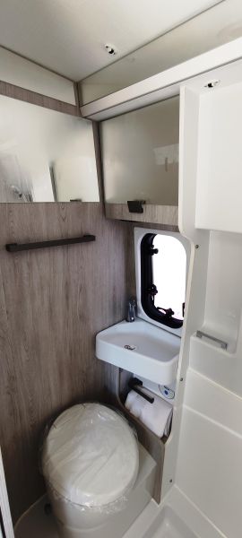 En venta Roller Team ¡NUEVA 2025! Camper Roller Team Livingstone 5 ENTREGA INMEDIATA Blanco 2025 Tarragona foto 29