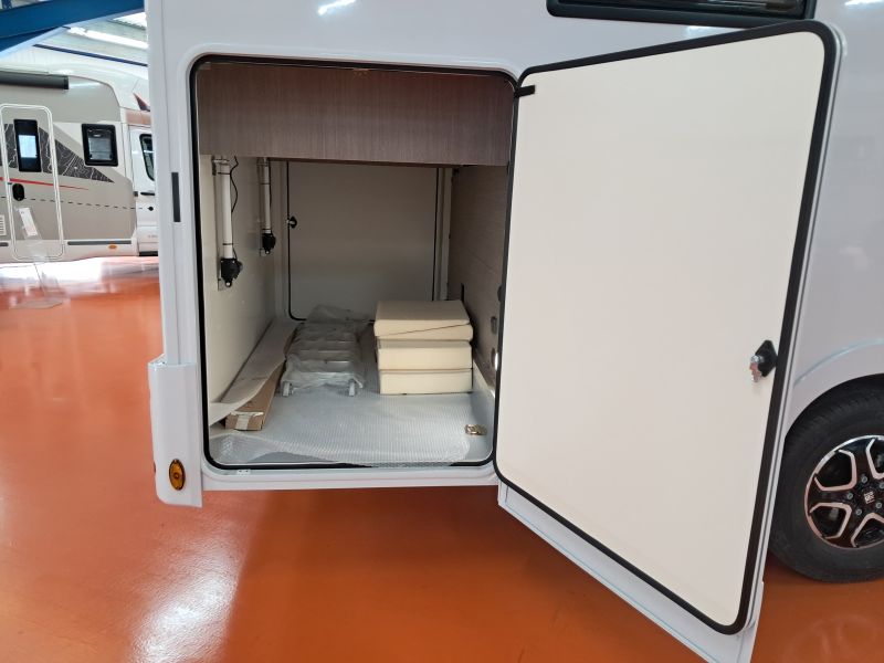 En venta Roller Team Roller Team Fiat Zefiro 267 MH Integral Ultra Selekt 180 CV 2025 Gris 2025 Barcelona foto 6