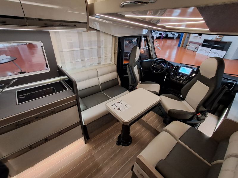 En venta Roller Team Roller Team Fiat Zefiro 267 MH Integral Ultra Selekt 180 CV 2025 Gris 2025 Barcelona foto 7