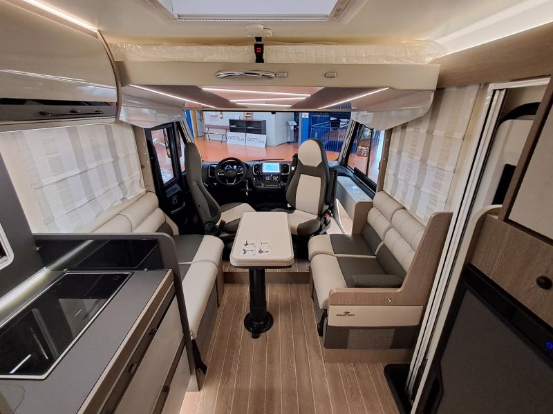 En venta Roller Team Roller Team Fiat Zefiro 267 MH Integral Ultra Selekt 180 CV 2025 Gris 2025 Barcelona foto 8