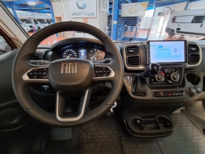 En venta Roller Team Roller Team Fiat Zefiro 267 MH Integral Ultra Selekt 180 CV 2025 Gris 2025 Barcelona foto 9