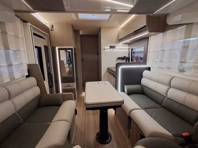 En venta Roller Team Roller Team Fiat Zefiro 267 MH Integral Ultra Selekt 180 CV 2025 Gris 2025 Barcelona foto 10