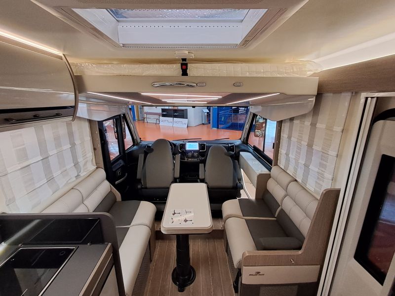 En venta Roller Team Roller Team Fiat Zefiro 267 MH Integral Ultra Selekt 180 CV 2025 Gris 2025 Barcelona foto 11