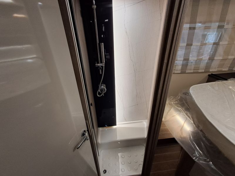 En venta Roller Team Roller Team Fiat Zefiro 267 MH Integral Ultra Selekt 180 CV 2025 Gris 2025 Barcelona foto 16