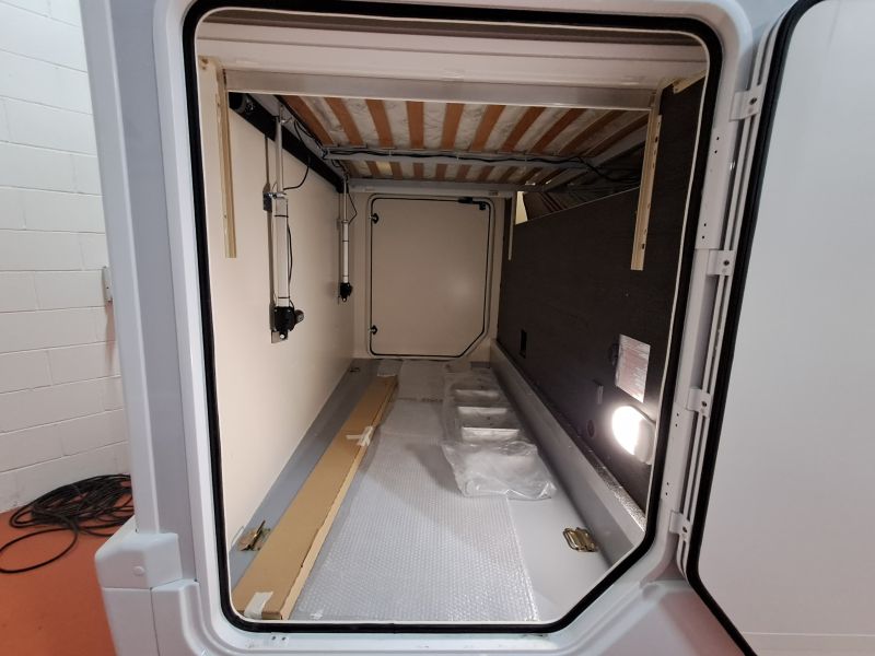 En venta Roller Team Roller Team Ford Kronos 265 TL 165 CV 2025 Gris 2025 Barcelona foto 5