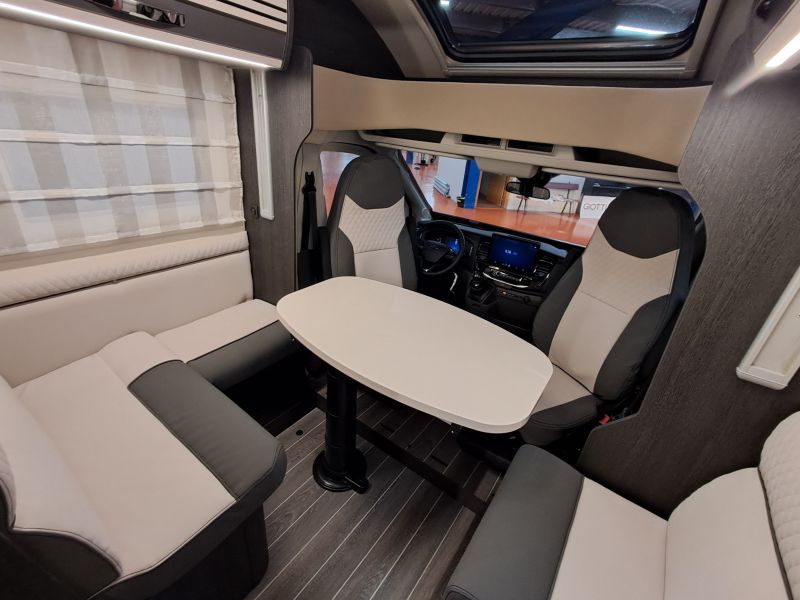 En venta Roller Team Roller Team Ford Kronos 265 TL 165 CV 2025 Gris 2025 Barcelona foto 7