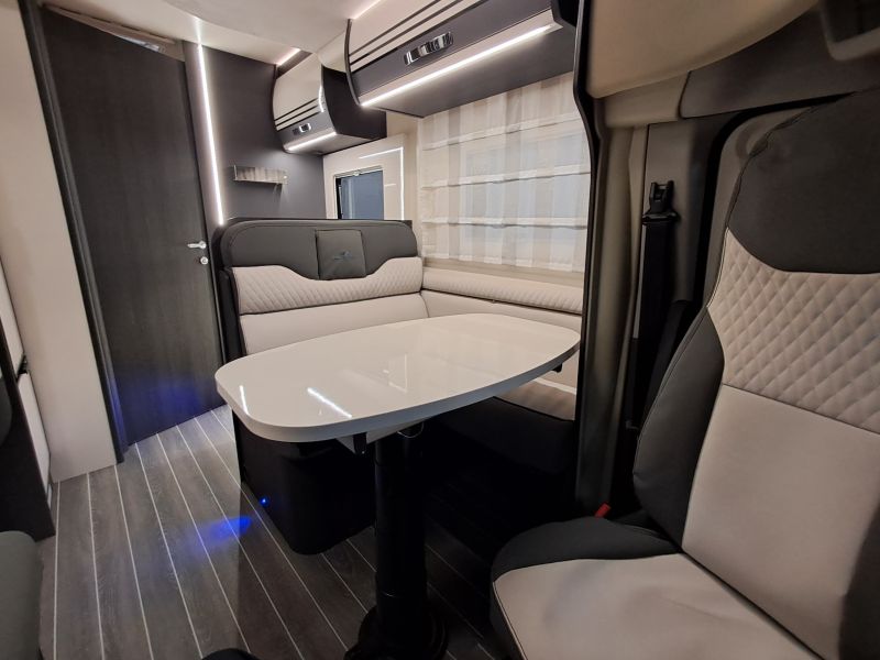 En venta Roller Team Roller Team Ford Kronos 265 TL 165 CV 2025 Gris 2025 Barcelona foto 8