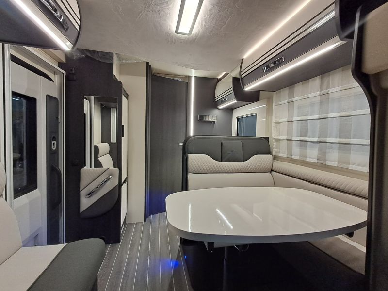 En venta Roller Team Roller Team Ford Kronos 265 TL 165 CV 2025 Gris 2025 Barcelona foto 10