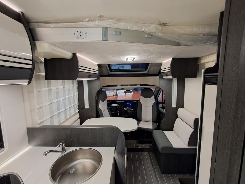 En venta Roller Team Roller Team Ford Kronos 265 TL 165 CV 2025 Gris 2025 Barcelona foto 11