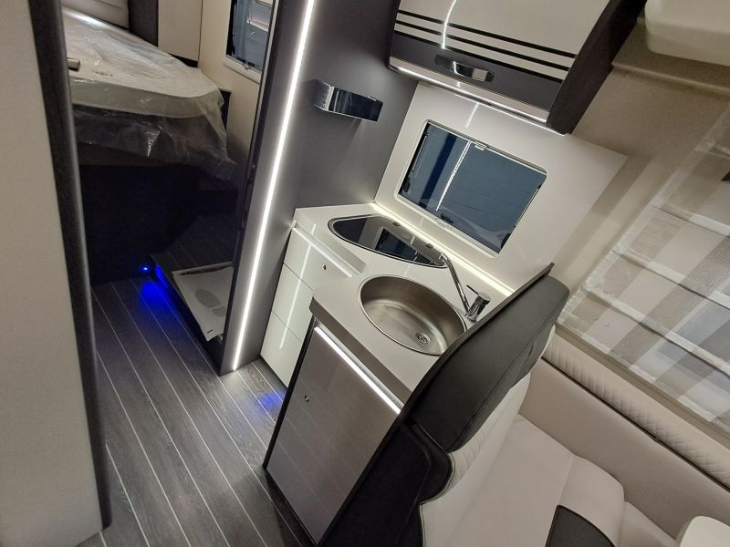 En venta Roller Team Roller Team Ford Kronos 265 TL 165 CV 2025 Gris 2025 Barcelona foto 13