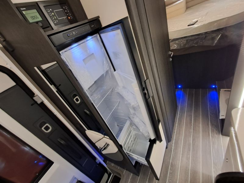 En venta Roller Team Roller Team Ford Kronos 265 TL 165 CV 2025 Gris 2025 Barcelona foto 16