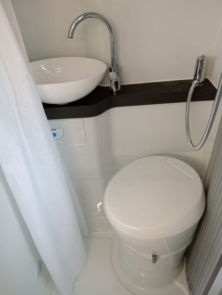 En venta Adria Furgoneta Camper - Elios 54 T Skylift Blanco 2024 Guipúzcoa foto 4