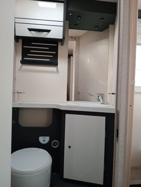 En venta McLouis Autocaravana Perfilada - Mc4 379 Blanco 2025 Guipúzcoa foto 5