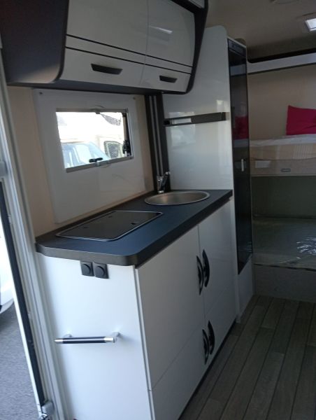 En venta McLouis Autocaravana Capuchina - Glamys 320 Blanco 2025 Guipúzcoa foto 4