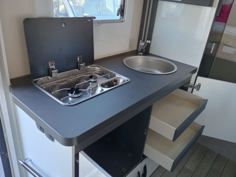 En venta McLouis Autocaravana Capuchina - Glamys 320 Blanco 2025 Guipúzcoa foto 5