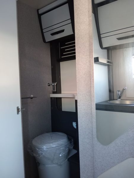 En venta McLouis Autocaravana Capuchina - Glamys 320 Blanco 2025 Guipúzcoa foto 6