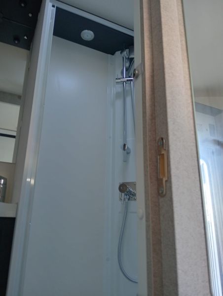 En venta McLouis Autocaravana Capuchina - Glamys 320 Blanco 2025 Guipúzcoa foto 7