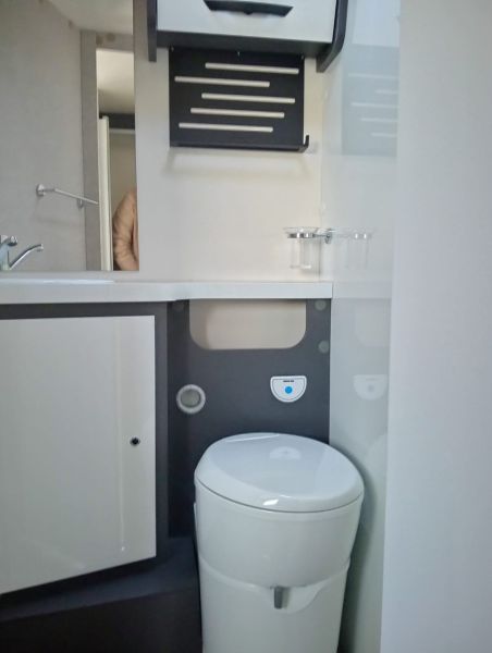 En venta McLouis  Autocaravana Perfilada - Mc 4 381 Gris 2025 Guipúzcoa foto 7