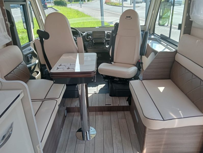 En venta McLouis Autocaravana Integral - Nevis 881 Blanco 2025 Guipúzcoa foto 3