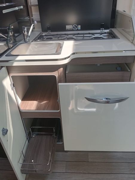 En venta McLouis Autocaravana Integral - Nevis 881 Blanco 2025 Guipúzcoa foto 7