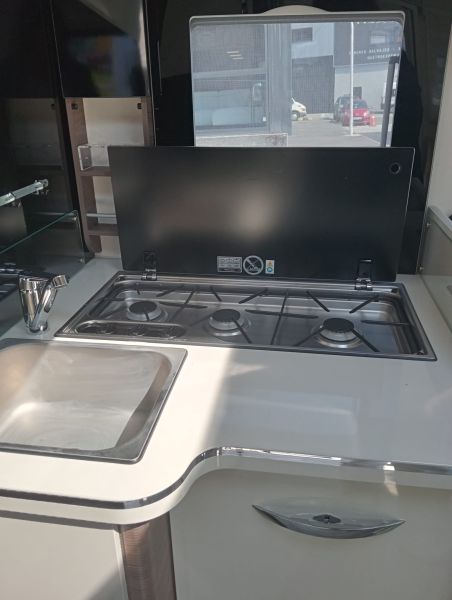 En venta McLouis Autocaravana Integral - Nevis 881 Blanco 2025 Guipúzcoa foto 8