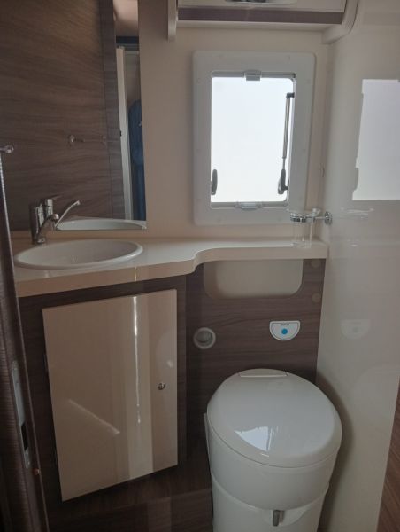 En venta McLouis Autocaravana Integral - Nevis 881 Blanco 2025 Guipúzcoa foto 9