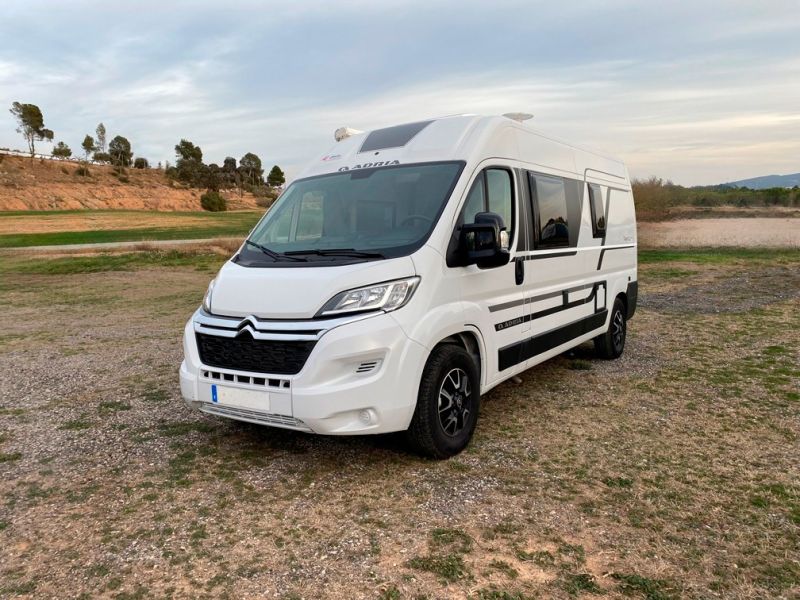 En venta Adria Twin Axess 600 SP family ocasión Blanco 2022 Barcelona foto 2