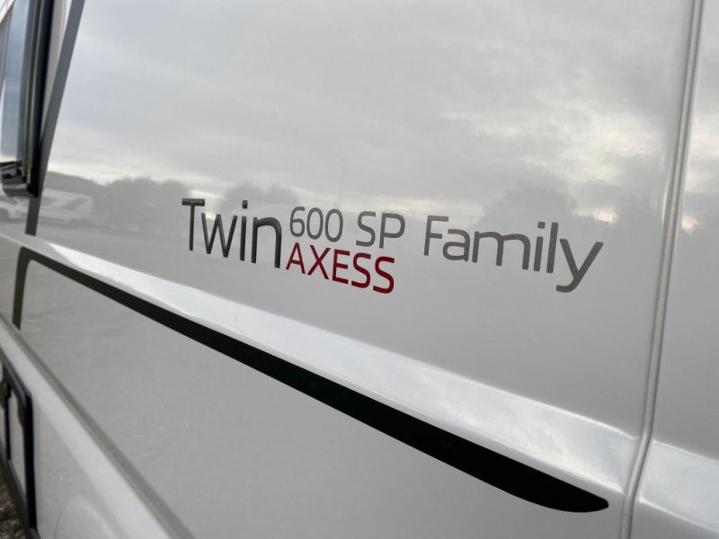 En venta Adria Twin Axess 600 SP family ocasión Blanco 2022 Barcelona foto 15