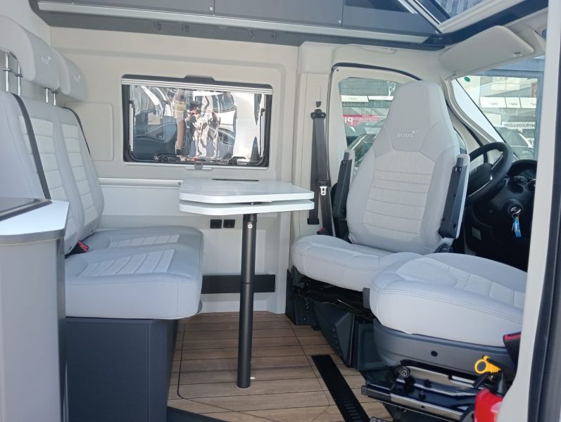 En venta Adria Elios 63 GX Skylift Blanco 2025 Guipúzcoa foto 2