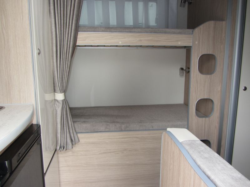 En venta Across Safari 430 CDL ( 750 kg ) Blanco 2026 Sevilla foto 11