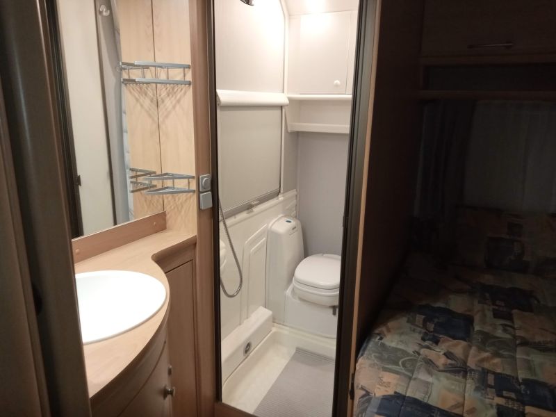 En venta Knaus 500TF Blanco 2000 Barcelona foto 10