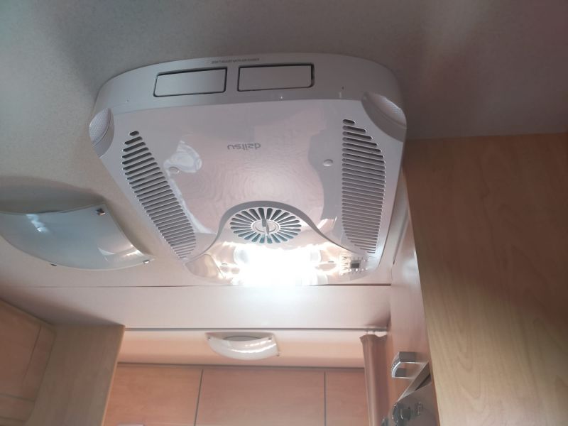 En venta Caravelair Antares 486 Blanco 2015 Barcelona foto 9