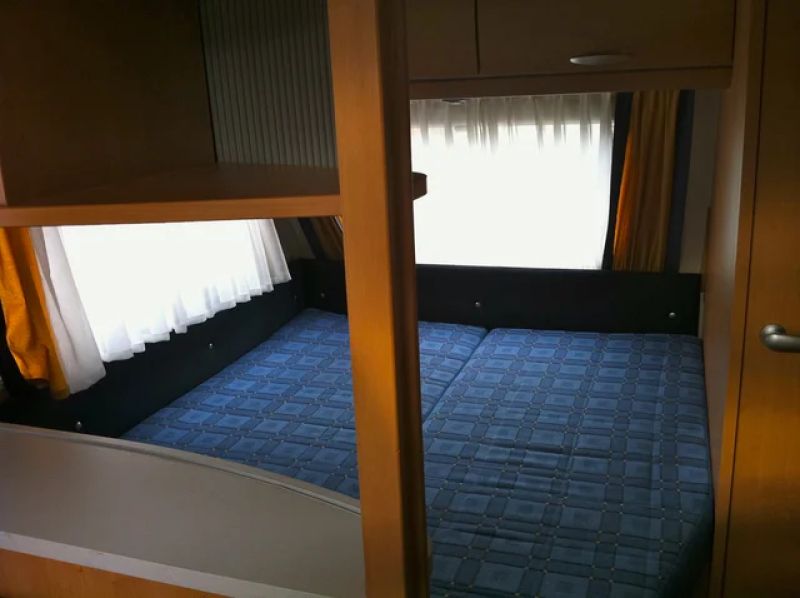 En venta Knaus Caravana Knaus Sudwind 550 FQ 6 Blanco 2006 Barcelona foto 2