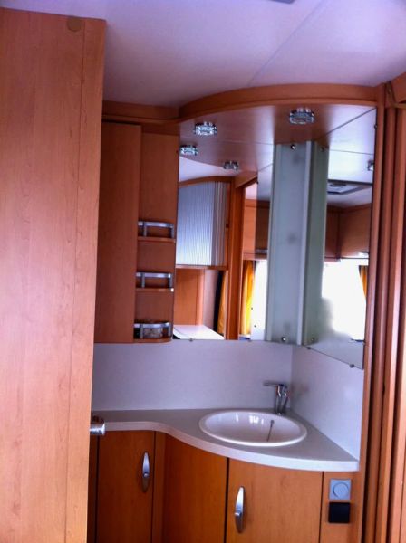 En venta Knaus Caravana Knaus Sudwind 550 FQ 6 Blanco 2006 Barcelona foto 3