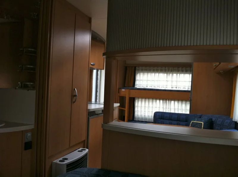 En venta Knaus Caravana Knaus Sudwind 550 FQ 6 Blanco 2006 Barcelona foto 4