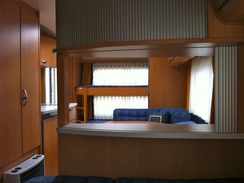 En venta Knaus Caravana Knaus Sudwind 550 FQ 6 Blanco 2006 Barcelona foto 5