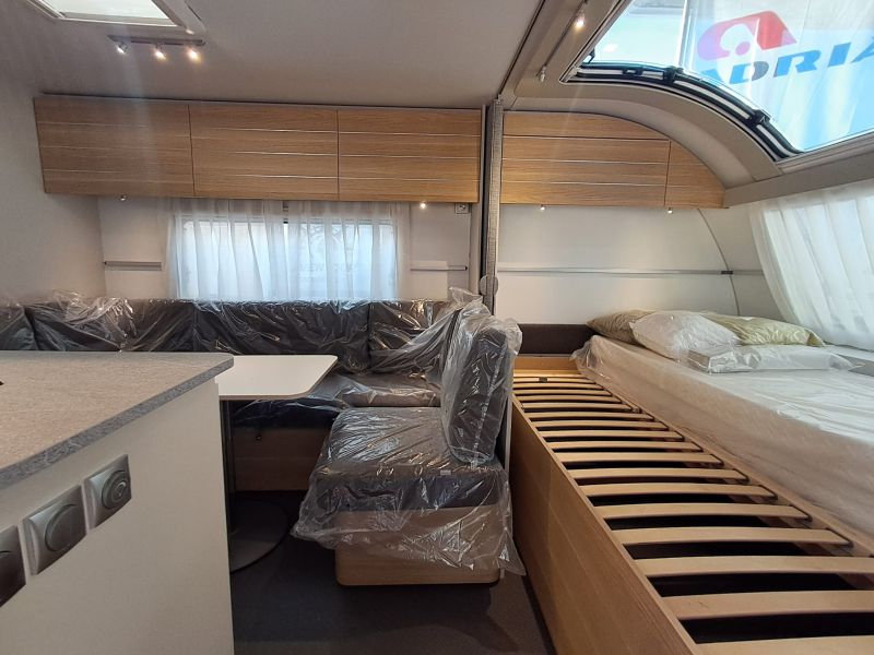 En venta Adria Adria Adora 573 PT Blanco 2025 Barcelona foto 6