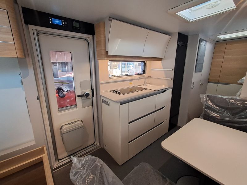 En venta Adria Adria Adora 573 PT Blanco 2025 Barcelona foto 9