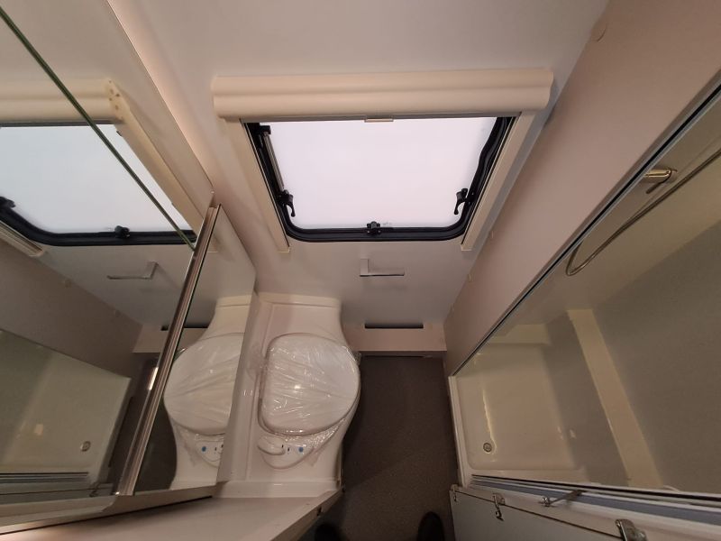 En venta Adria Adria Adora 573 PT Blanco 2025 Barcelona foto 17