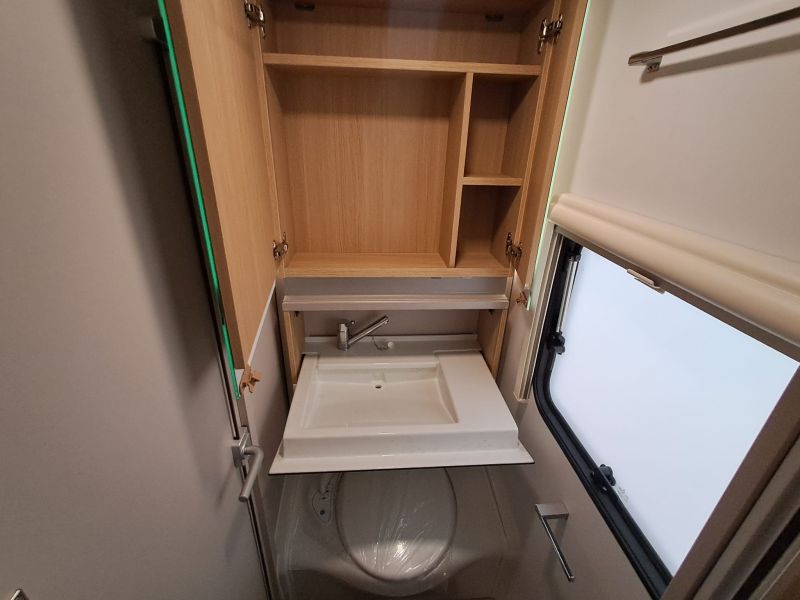 En venta Adria Adria Adora 573 PT Blanco 2025 Barcelona foto 19