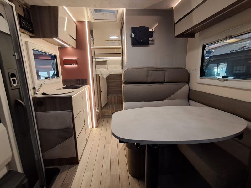 En venta Roller Team Roller Team Ford Fronos Fit 281 TL Selekt Open Air 165 CV 2026 Blanco 2026 Barcelona foto 11