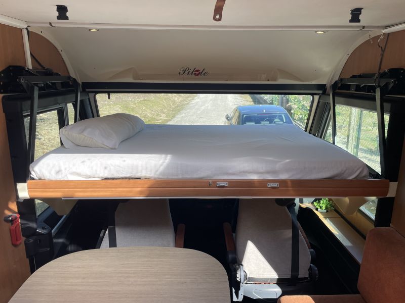 En venta Pilote Adventure G740 Integral Cama Isla Blanco 2012 Ourense foto 15