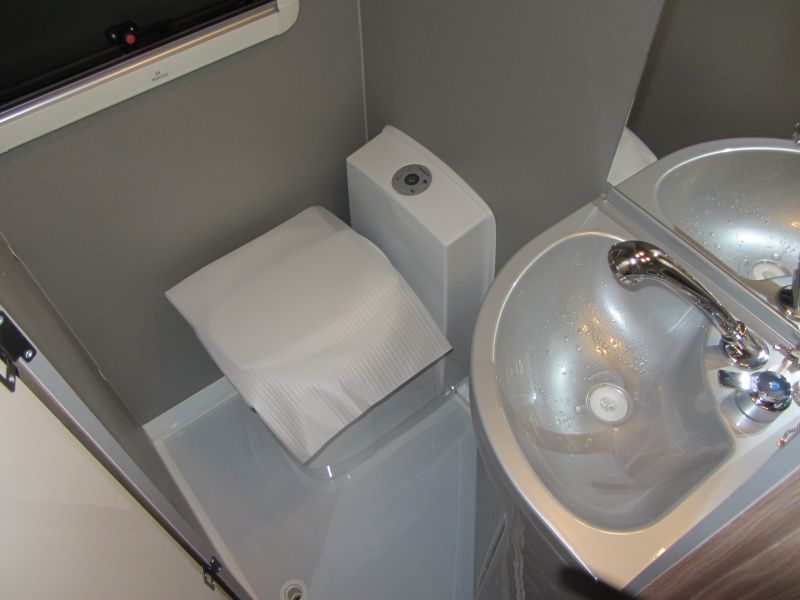 En venta Across 330ds Blanco 2026 Sevilla foto 8