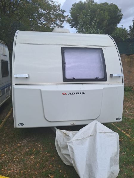 En venta Adria 472 pk Blanco 2022 Barcelona foto 1