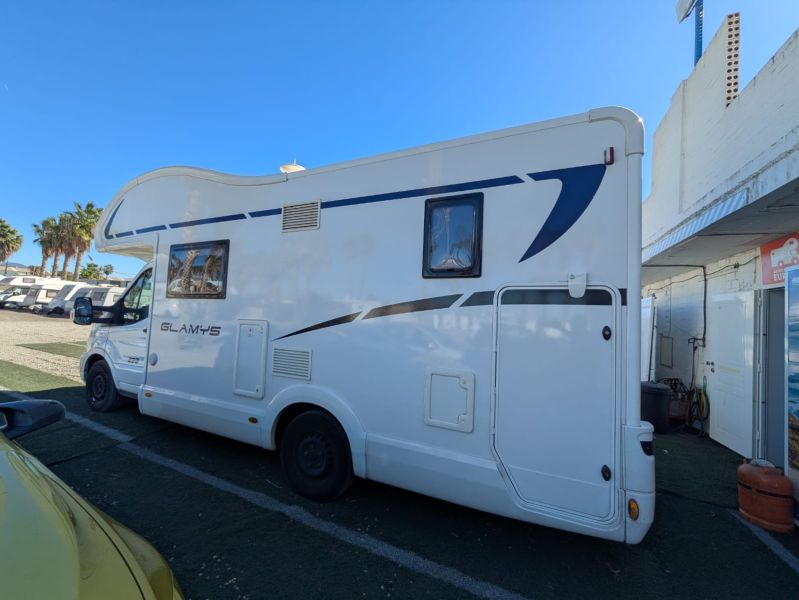 En venta Ford McLouis Glamys 222 *OFERTA FEBRERO* Blanco 2023 Málaga foto 3