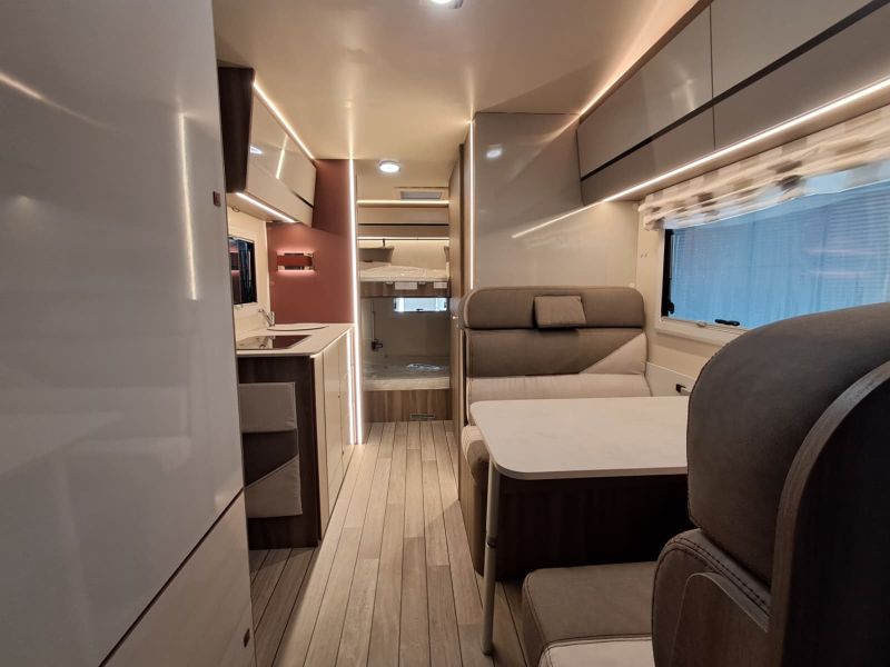 En venta Roller Team Roller Team Ford Kronos 279 M Selekt 165 CV Open Air 2026 Blanco 2026 Barcelona foto 10