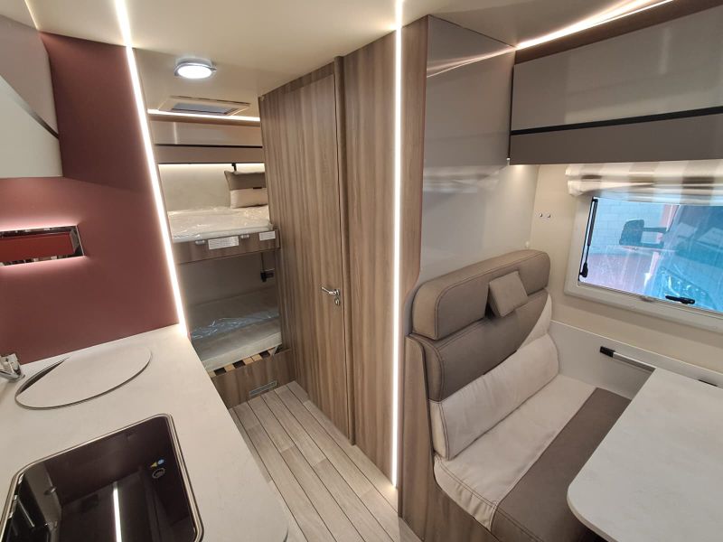 En venta Roller Team Roller Team Ford Kronos 279 M Selekt 165 CV Open Air 2026 Blanco 2026 Barcelona foto 12