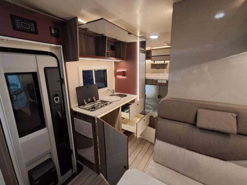 En venta Roller Team Roller Team Ford Kronos 279 M Selekt 165 CV Open Air 2026 Blanco 2026 Barcelona foto 15