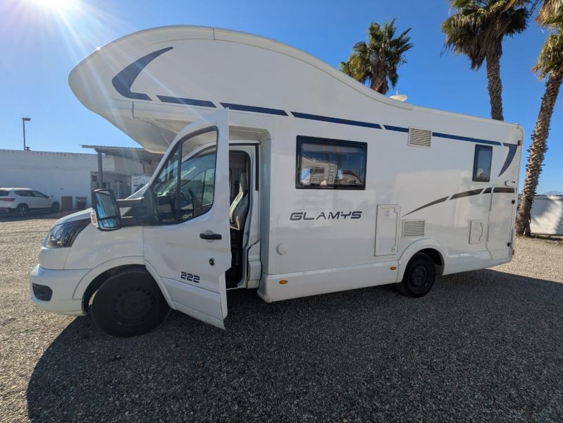 En venta Ford Ford McLouis Glamys 222 *OFERTA FEBRERO* Blanco 2023 Málaga foto 2