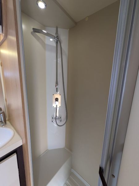 En venta Ford Ford McLouis Glamys 222 *OFERTA FEBRERO* Blanco 2023 Málaga foto 10